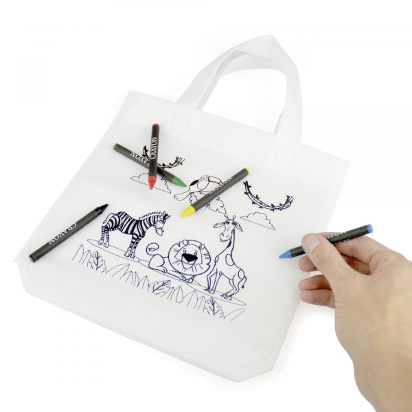 80gsm non-woven PP small shopper style bag with short handles and 5 colouring crayons. Personalise the bag to be coloured in using the crayons provided. Available in white.