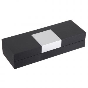 A traditionally styled prestigious gift box with hinged lid that is suitable for 1 or 2 pens. The lid includes a metal plate which is ideal for printing or engraving (price is for plain product).