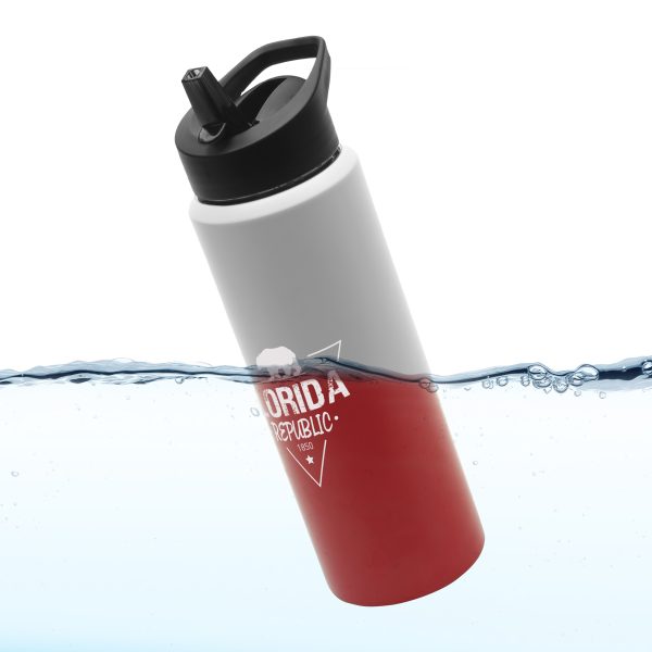 750ml single walled, stainless steel bottle which changes colour when you add cold liquids. Secured with a screw on recycled PP plastic lid with recycled PS plastic sipper, recycled LDPE plastic straw and silicone seal. BPA and PVC free.