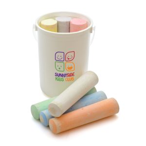 7 piece jumbo coloured chalk set housed in a white PP plastic tub with handle and clear lid. Tested age grade is 3+ years.