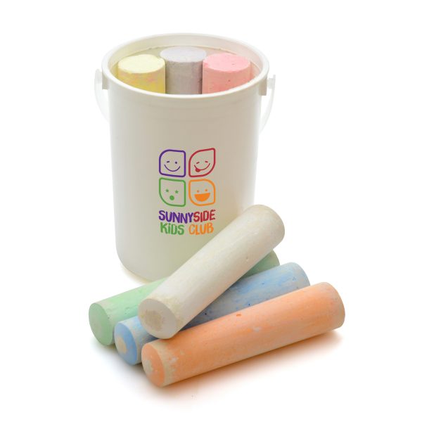 7 piece jumbo coloured chalk set housed in a white PP plastic tub with handle and clear lid. Tested age grade is 3+ years.