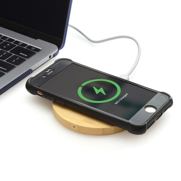 Circular bamboo 5w wireless charger with TYPE-C input port. Supplied with a 30cm USB to TYPE-C charging cable. Will charge most QI enabled devices.