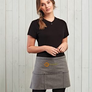 The classic short waist apron features 90cm self-fabric ties and three open pockets which are ideal for carrying small routine essentials as well as card machines and tablet devices on the go. A great professional product for restaurant/bar industries. Made from 65% polyester, 35% cotton blend it offers a smooth surface face to carry your brand. Available in wide range of colours.