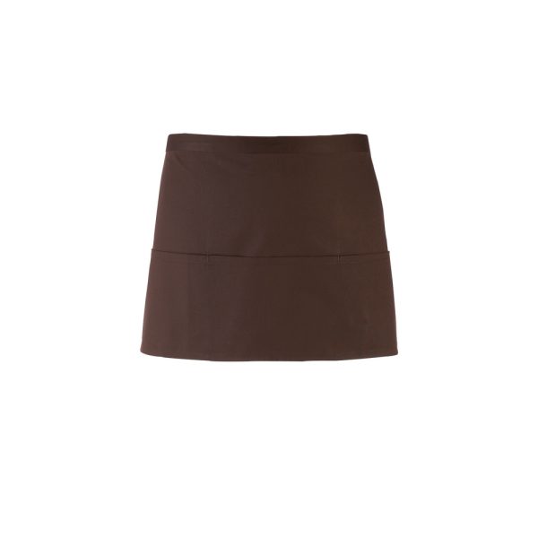The classic short waist apron features 90cm self-fabric ties and three open pockets which are ideal for carrying small routine essentials as well as card machines and tablet devices on the go. A great professional product for restaurant/bar industries. Made from 65% polyester, 35% cotton blend it offers a smooth surface face to carry your brand. Available in wide range of colours.