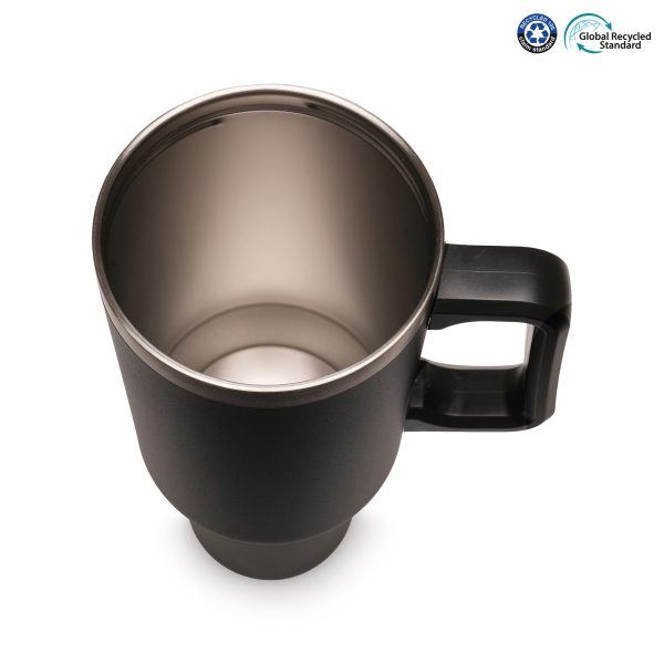 1182ml double walled, stainless steel travel mug with built-in recycled PP handle and a powder-coated finish. Featuring a clear lid, recycled PP plastic black slider and RPE coloured plastic straw. BPA & PVC free.