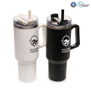 1182ml double walled, stainless steel travel mug with built-in recycled PP handle and a powder-coated finish. Featuring a clear lid, recycled PP plastic black slider and RPE coloured plastic straw. BPA & PVC free.