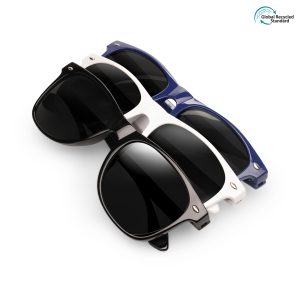 One size sunglasses with recycled ABS plastic, matt finish and tinted PC plastic lens. Eye protection up to UV400.