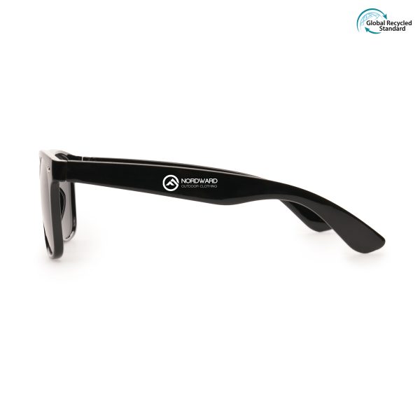 One size sunglasses with recycled ABS plastic, matt finish and tinted PC plastic lens. Eye protection up to UV400.