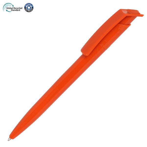 An attractive push action ball pen made from 100% ethically sourced recycled materials, with a traceable footprint. For every two pens purchased, an entire plastic bottle is prevented from entering the ocean. The Recycool is produced in Europe to maintain a lower carbon footprint. Imprinted with ‘Made with Social Plastic’ on the upper barrel of the pen, opposite the clip. This product also includes a European jumbo refill that has a writing length of 2500m.