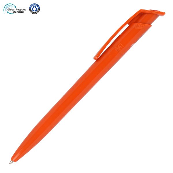 An attractive push action ball pen made from 100% ethically sourced recycled materials, with a traceable footprint. For every two pens purchased, an entire plastic bottle is prevented from entering the ocean. The Recycool is produced in Europe to maintain a lower carbon footprint. Imprinted with ‘Made with Social Plastic’ on the upper barrel of the pen, opposite the clip. This product also includes a European jumbo refill that has a writing length of 2500m.