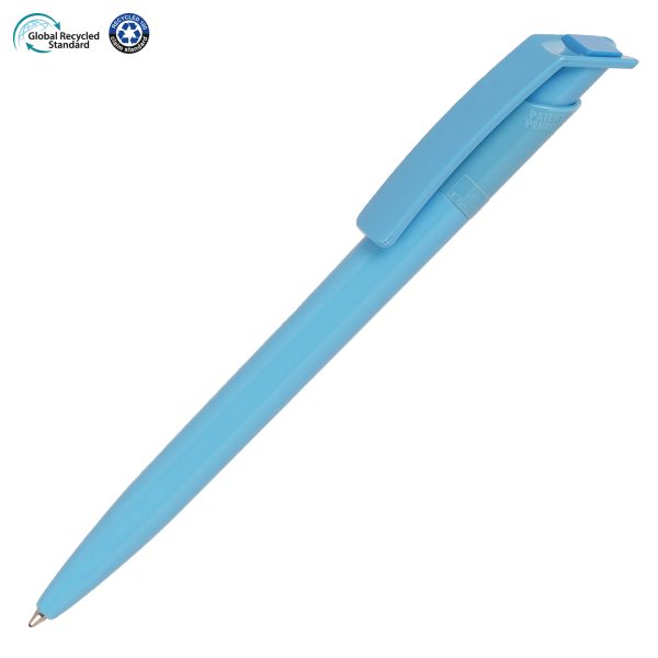 An attractive push action ball pen made from 100% ethically sourced recycled materials, with a traceable footprint. For every two pens purchased, an entire plastic bottle is prevented from entering the ocean. The Recycool is produced in Europe to maintain a lower carbon footprint. Imprinted with ‘Made with Social Plastic’ on the upper barrel of the pen, opposite the clip. This product also includes a European jumbo refill that has a writing length of 2500m.