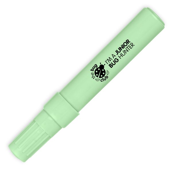 Chunky capped highlighter filled with water-based ink made in Europe. Excellent for marking and highlighting on all general paper types. Highlighter casing is produced from 30% recycled material. Nib type chisel, line thickness – 1-4mm