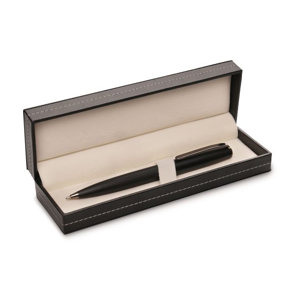 Elevate your gift-giving with the Stitch single gift box. This premium hinged lid box features exquisite stitch detailing and a plush velvet interior, perfect for your prestige pens.