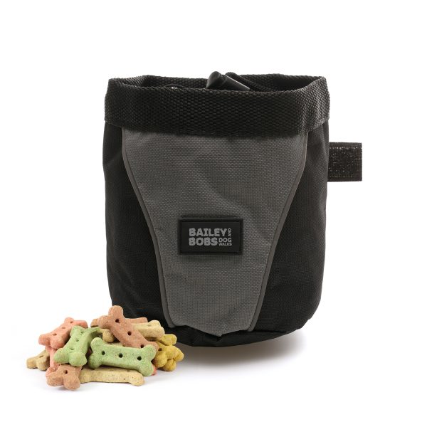 Pet treat drawstring pouch made from high quality 600D oxford cloth with a plastic clip, fabric loop with carabineer and hook and loop closure.